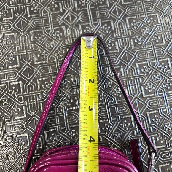 🐢 Coach Pink Patent leather camera bag!! - Picture 8 of 11